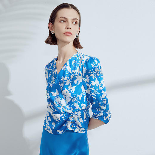 EITIE爱特爱夏季新款修身显瘦百搭印花小上衣7813504 商品图2