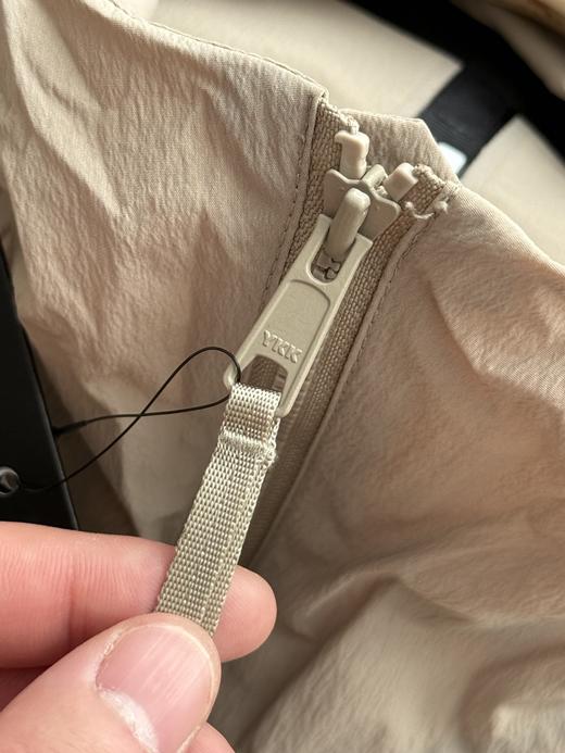 点此购买 始祖鸟春秋季男士全压胶轻量化薄款透气速干衣外套 jj 313450 商品图11