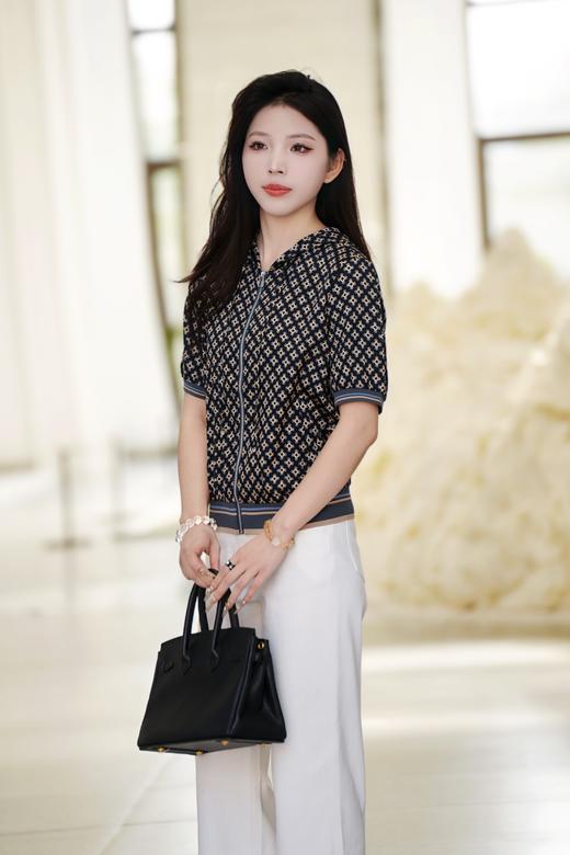 现货不补 臣禾	【老钱风真丝上衣】  连帽短袖休闲拉链外套	JZ251010138 商品图5