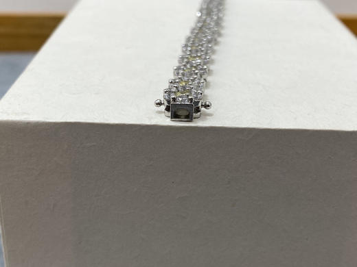 钻花！人间富贵！HATTON LABS 黄钻雏菊网球手链！

韩国订单，直接出口韩国的订单。做工要求非常严格。

官方价格36800 元

分为大号18cm，小号16.5cm 商品图9