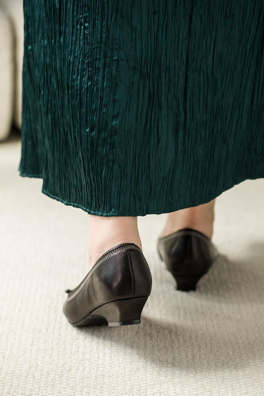 【小香风定制单鞋】现货！专属定制【香港设计师专定单鞋】无同款！匹配专柜5000【花粉专属】匠心春夏女鞋 原创高定款，从去年设计到今年出款！小香风经典款女单鞋优雅蝴蝶结，不掉跟不磨脚 商品图5