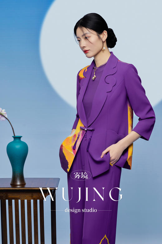 3205272 紫金梦雨 进口纹理蜂窝印花缎外套 雾境 商品图2