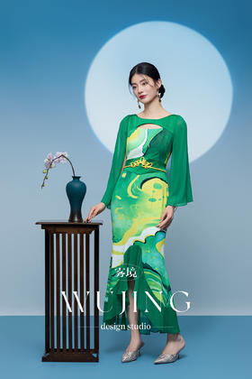 3205112 浮岚暖翠 进口醋酸缎/韩国进口水晶乔其纱/进口纹理蜂窝缎连衣裙 雾境