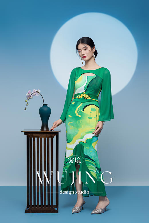 3205112 浮岚暖翠 进口醋酸缎/韩国进口水晶乔其纱/进口纹理蜂窝缎连衣裙 雾境 商品图0