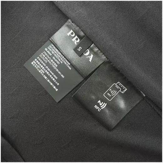 PLD暗纹提花 胸口三角标Logo徽标黑色圆领短袖T恤 商品图6