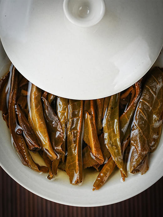 【私藏高货】【十年陈缅甸班章王】2015年春茶布朗山班章 边境古茶园普洱生茶撬饼 紫砂罐装250g 商品图5