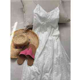 2025新品  蕾蕾同款【淡人仙女裙】重工刺绣镂空细肩带V领高腰A字长裙