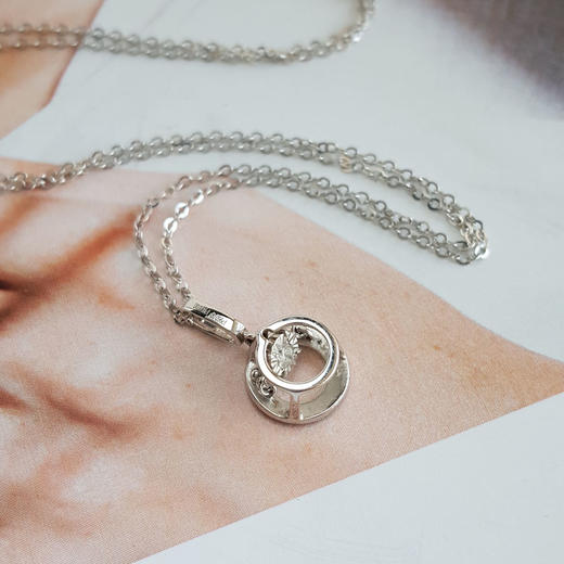 【天然正品】AU750白金镶钻简约时尚款0.03克拉钻石吊坠项链13.1*6.1*4.4MM（皆取最大值）女士现售价：1480特价！210325NJS11 商品图5