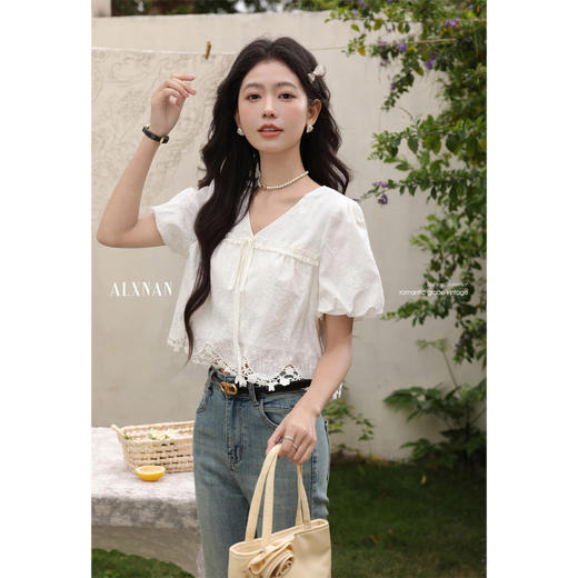 鹿向南「白茶少女」米白色蕾丝设计感上衣女夏新款法式短袖衬衫 商品图0