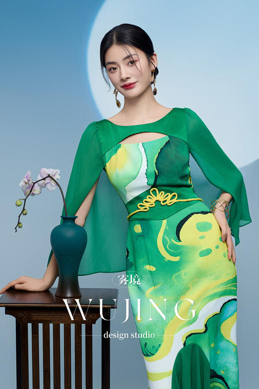 3205112 浮岚暖翠 进口醋酸缎/韩国进口水晶乔其纱/进口纹理蜂窝缎连衣裙 雾境 商品图3