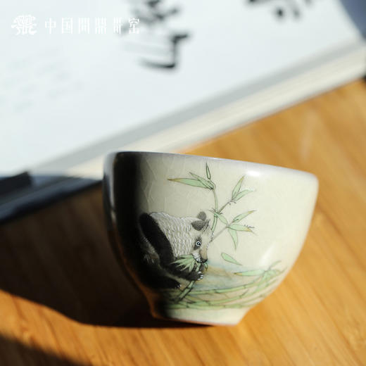 问鼎哥窑碎玉系列传世款韶秀杯（熊猫） 商品图2