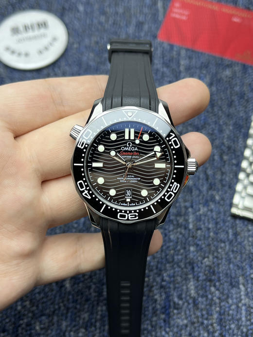 欧米茄VS海马300米系列 原装开模 黑海马
款式：男士潜水腕表 商品图1