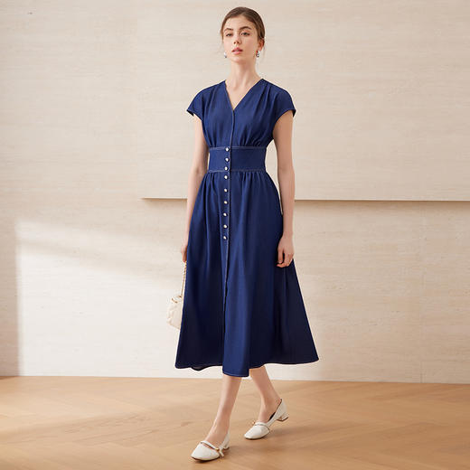 【复古牛仔V领长裙】EITIE爱特爱温柔腰封显瘦连衣裙2025夏季新款B2507638 商品图1