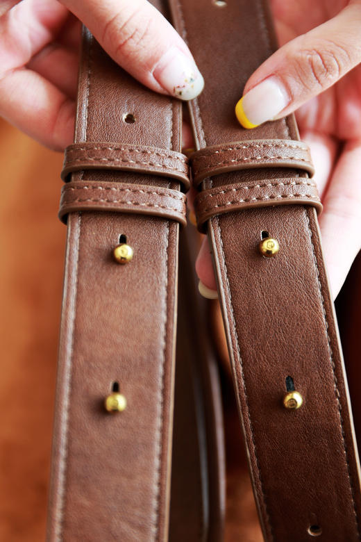 澳洲小牛皮+麂皮拼接，烦尽经文驼包。大容量牛皮托特包包C032766 商品图1