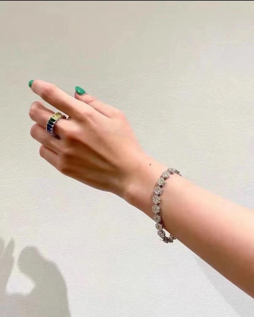 钻花！人间富贵！HATTON LABS 黄钻雏菊网球手链！

韩国订单，直接出口韩国的订单。做工要求非常严格。

官方价格36800 元

分为大号18cm，小号16.5cm 商品图4