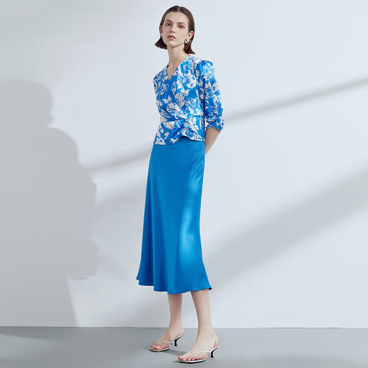 EITIE爱特爱夏季新款时尚百搭通勤显瘦垂感A字半身裙女裙7806502 商品图4