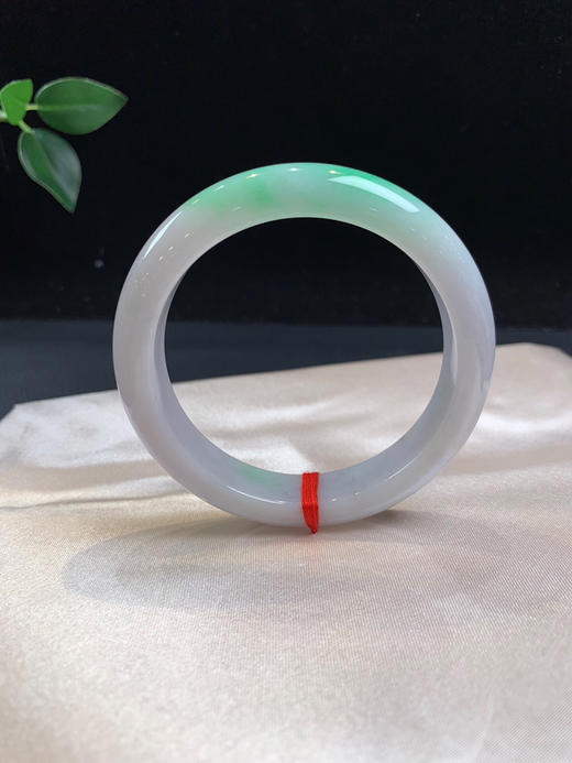 612533，56.5飘阳绿手镯，清新白底青，带一截阳绿色，干净清爽 商品图4