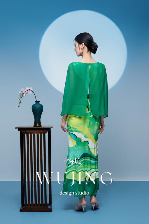 3205112 浮岚暖翠 进口醋酸缎/韩国进口水晶乔其纱/进口纹理蜂窝缎连衣裙 雾境 商品图5