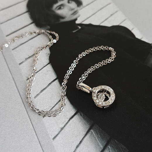 【天然正品】AU750白金镶钻简约时尚款0.03克拉钻石吊坠项链13.1*6.1*4.4MM（皆取最大值）女士现售价：1480特价！210325NJS11 商品图3