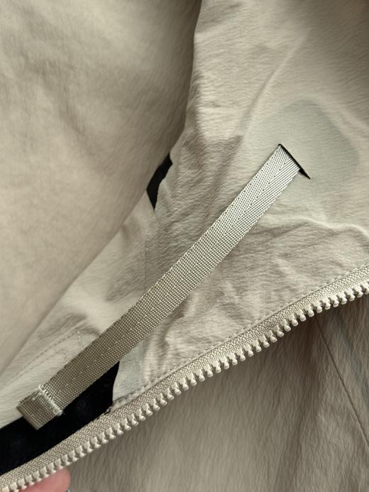 点此购买 始祖鸟春秋季男士全压胶轻量化薄款透气速干衣外套 jj 313450 商品图14