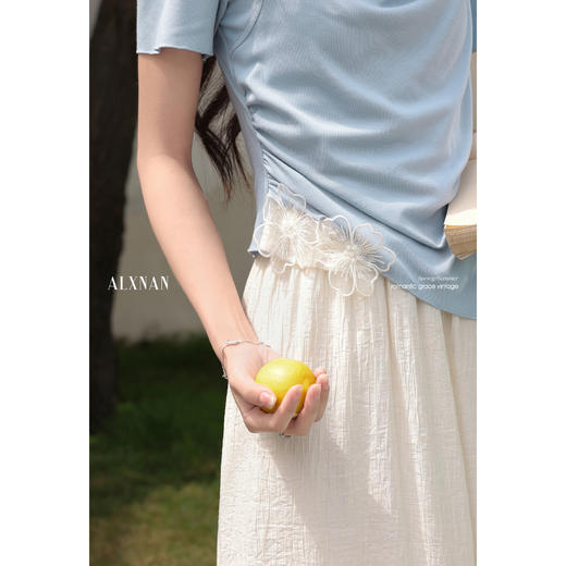 【65折秒杀】鹿向南「奶蓝泡芙」蓝色宽松T恤夏季新款设计感时尚荡领上衣女L53866 商品图2