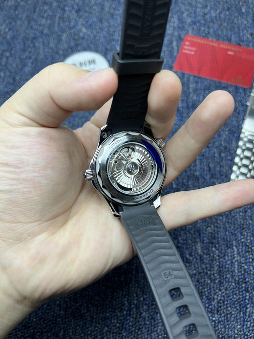 欧米茄VS海马300米系列 原装开模 黑海马
款式：男士潜水腕表 商品图6