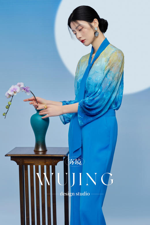 3205164 琉璃蓝梦 韩国进口水晶纱定位印花上衣 雾境 商品图2