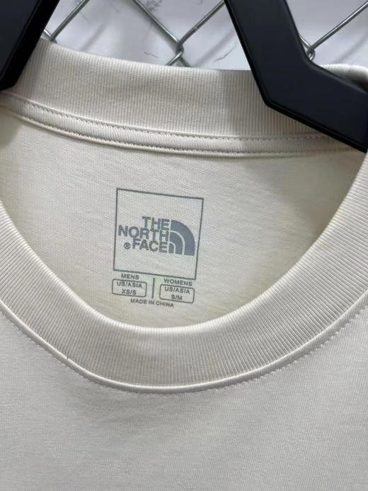 正品北面 TNF 25款夏季新款 T恤 男女同款户外休闲印花纯棉舒适短袖，沙丘白 黑色两个颜色  logo醒目时尚有格调 刚刚上市 
尺码：S M L XL XXL 商品图6