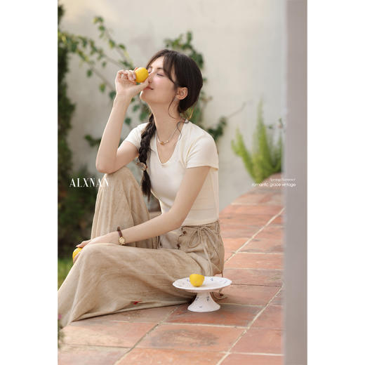 鹿向南「春序」沙杏色简约休闲裤2025夏装新款宽松百搭阔腿裤女 商品图2