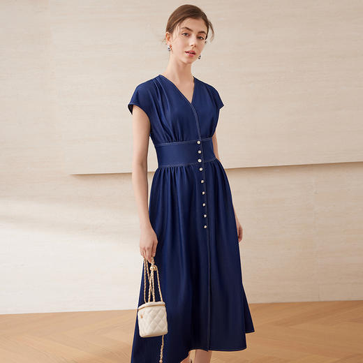 【复古牛仔V领长裙】EITIE爱特爱温柔腰封显瘦连衣裙2025夏季新款B2507638 商品图2