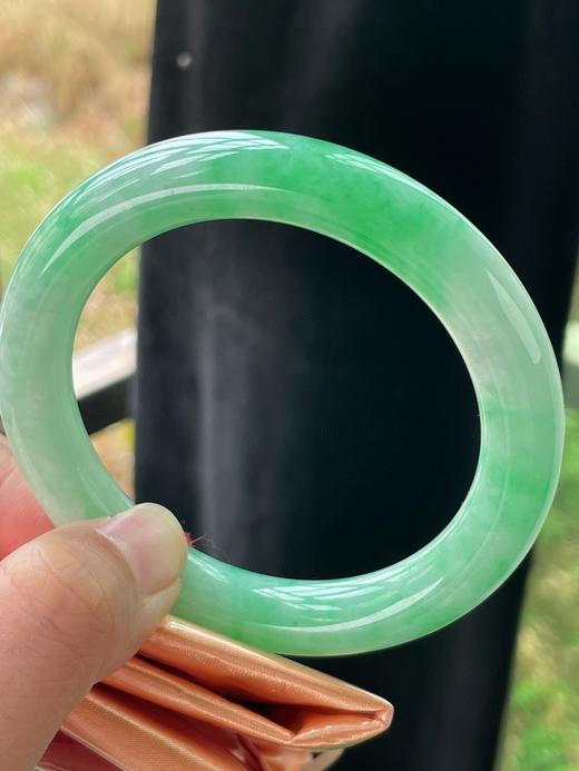 56圆条翡翠手镯 商品图0