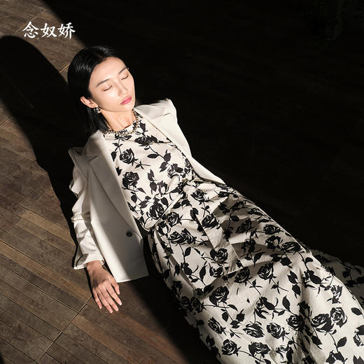 【商场同款】CND5367 “ 玫瑰剪影裙 ” 亲肤舒适 轻盈而坚韧 花型连衣裙 商品图1