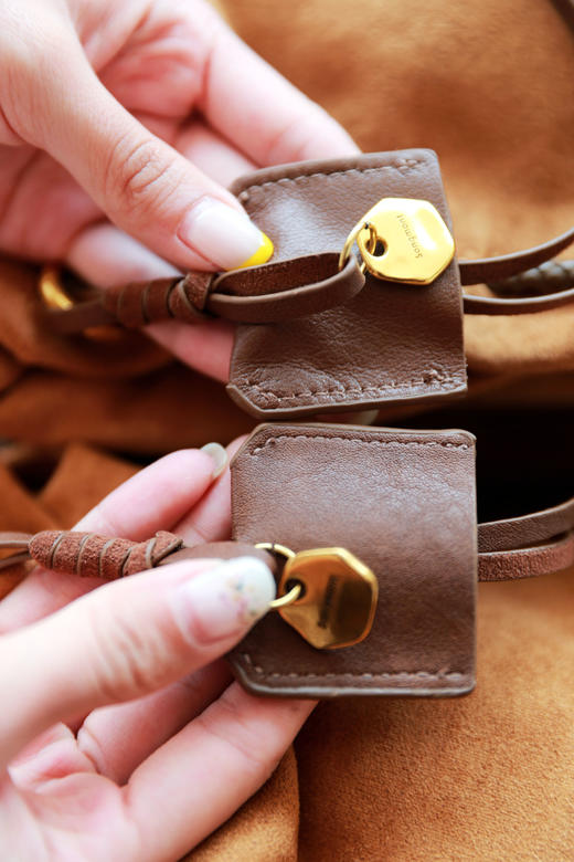 澳洲小牛皮+麂皮拼接，烦尽经文驼包。大容量牛皮托特包包C032766 商品图2