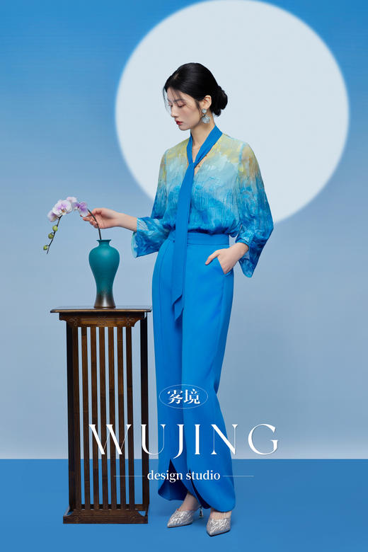 3205164 琉璃蓝梦 韩国进口水晶纱定位印花上衣 雾境 商品图5