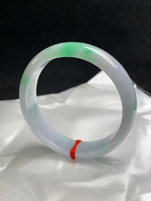 612541，58.6圈口，飘绿正圈平安镯，宽版，有淡紫色，底子细腻有水 商品图2