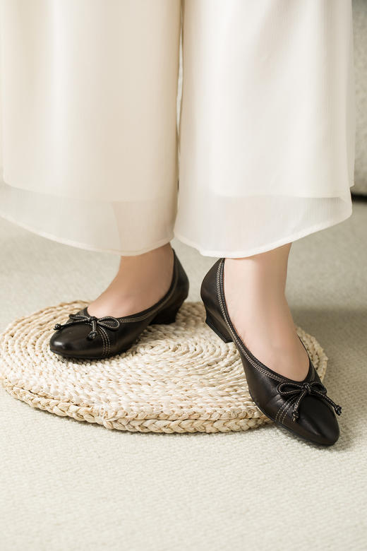 【小香风定制单鞋】现货！专属定制【香港设计师专定单鞋】无同款！匹配专柜5000【花粉专属】匠心春夏女鞋 原创高定款，从去年设计到今年出款！小香风经典款女单鞋优雅蝴蝶结，不掉跟不磨脚 商品图1