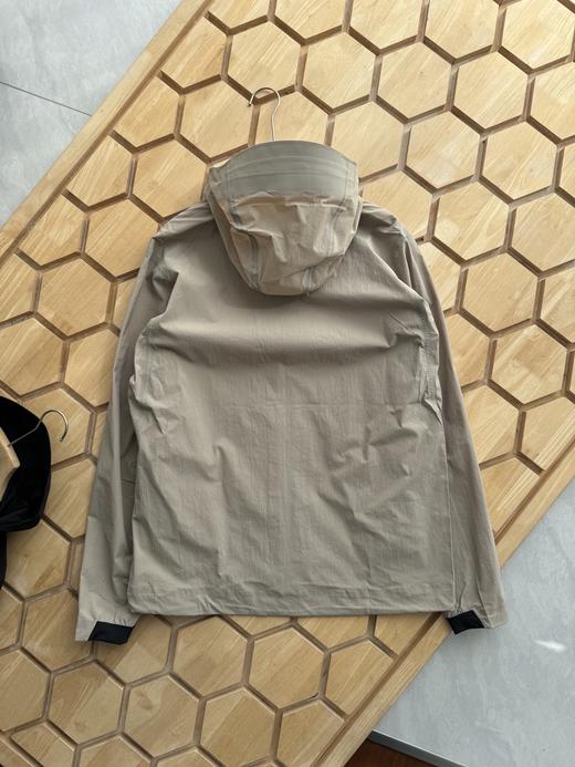 点此购买 始祖鸟春秋季男士全压胶轻量化薄款透气速干衣外套 jj 313450 商品图2