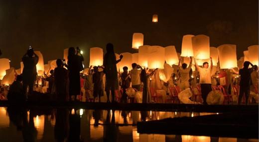 泰国【清迈】泰兰纳天灯节门票(Thai lanna sky lantern )传统的纳兰天灯|歌舞表演|动手制作水灯~放入水中|高僧诵经仪式 商品图2