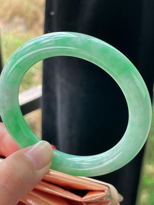 56圆条翡翠手镯 商品图1