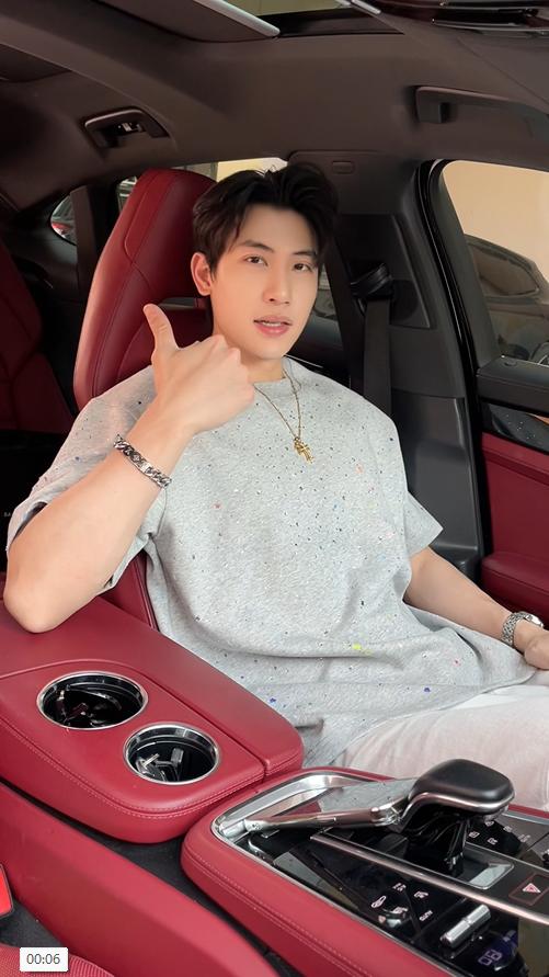 T2902夏季高级感新款潮牌烫钻磨破圆领短袖T恤小众设计情侣百搭上衣 商品图0