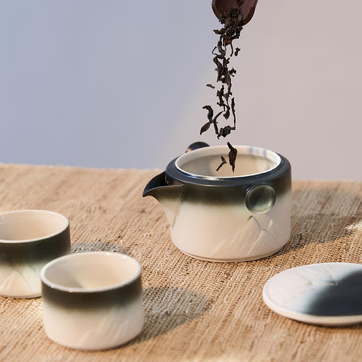 南周文创-就山茶具礼盒（一壶四杯 磨砂质感 山水造型） 商品图7