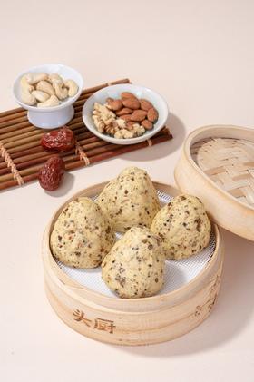 【头厨 坚果杂粮窝窝头】谷物原香，三重坚果嚼得到，松软可口有嚼劲
