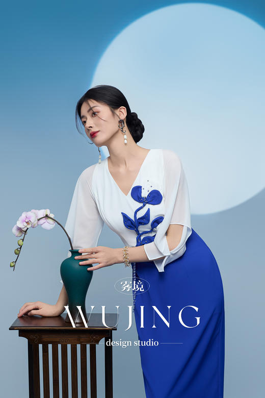 3205045 青花古韵 进口纹理蜂窝缎/韩国进口水晶乔其纱连衣裙 雾境 商品图5