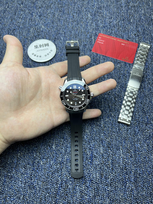 欧米茄VS海马300米系列 原装开模 黑海马
款式：男士潜水腕表 商品图8