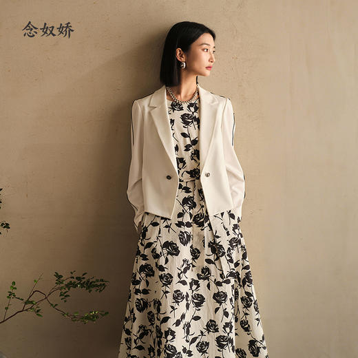 【商场同款】CND5367 “ 玫瑰剪影裙 ” 亲肤舒适 轻盈而坚韧 花型连衣裙 商品图2