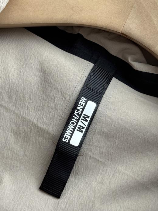 点此购买 始祖鸟春秋季男士全压胶轻量化薄款透气速干衣外套 jj 313450 商品图12