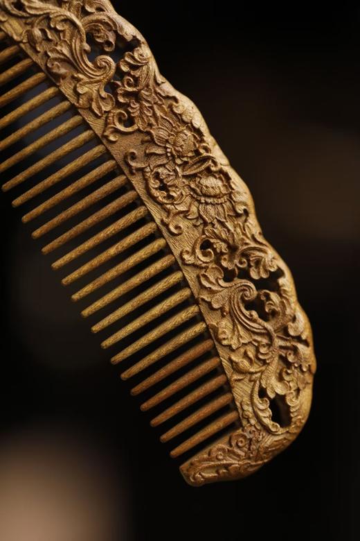 西番莲纹°金丝楠木梳 商品图7