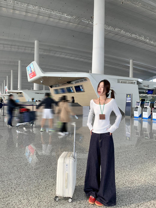 <曾小咸推荐>新品现货秒杀！卖完下架不再补 ！微信粉丝打折价！！圆领修身长袖T恤 日常89.99/件 立减40 秒杀49.99/件！！ 商品图6