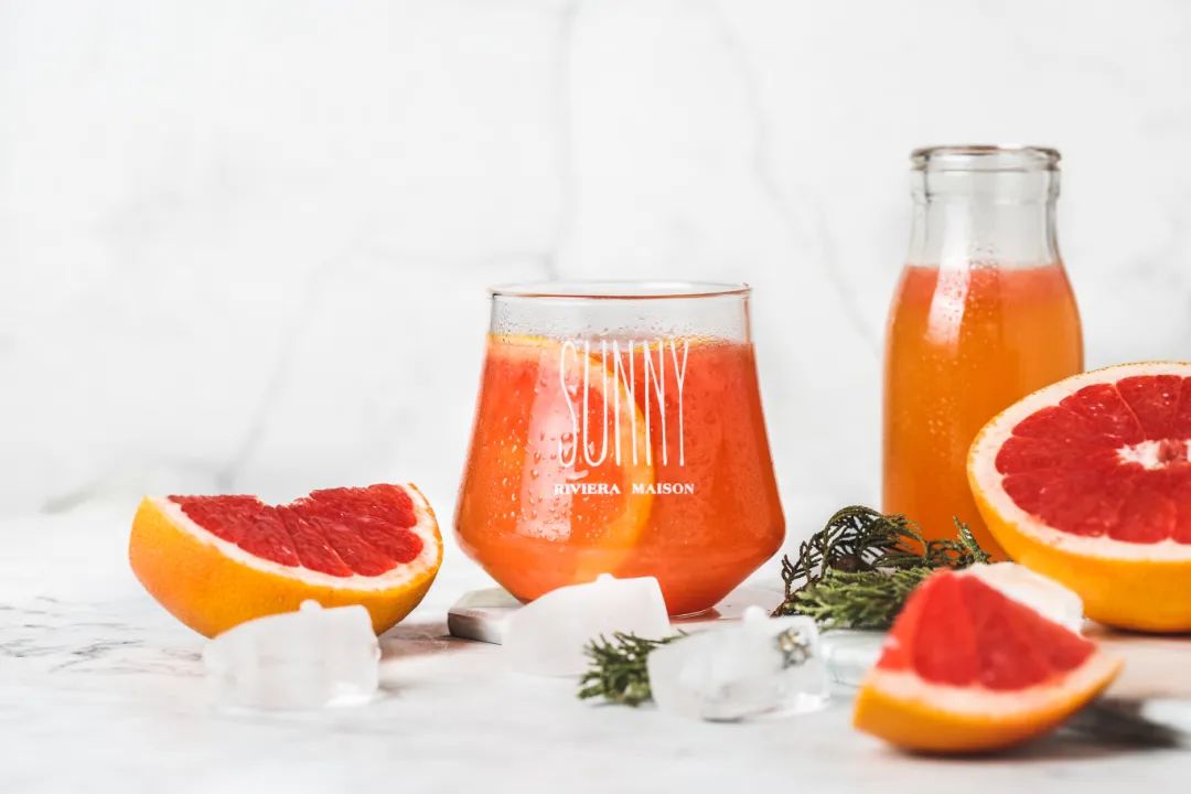摄图网_500822381_ins风鲜榨西柚汁(企业商用).jpg