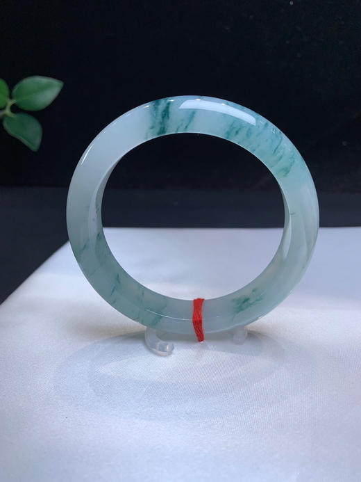 612545，55.7冰飘花手镯，整体均匀干净，整圈带特色飘花 商品图3